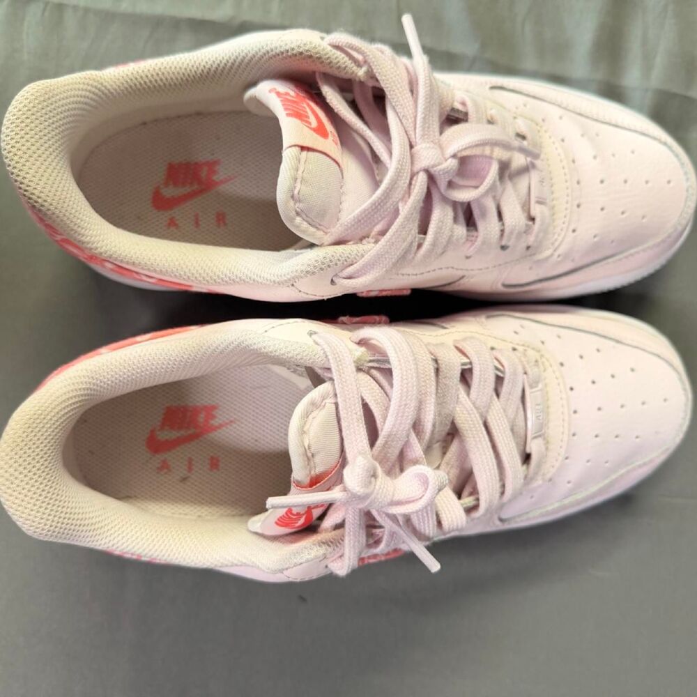 Nike Women's Pink and White Trainers